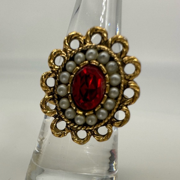 VINTAGE SARAH COVENTRY “Portrait” Adjustable Multi size COLLECTABLE RING 1970’s - Picture 3 of 6